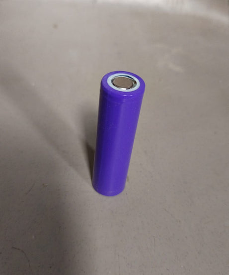 1200mAh lithium rechargeable battery, 3.7V, flat-top design.
