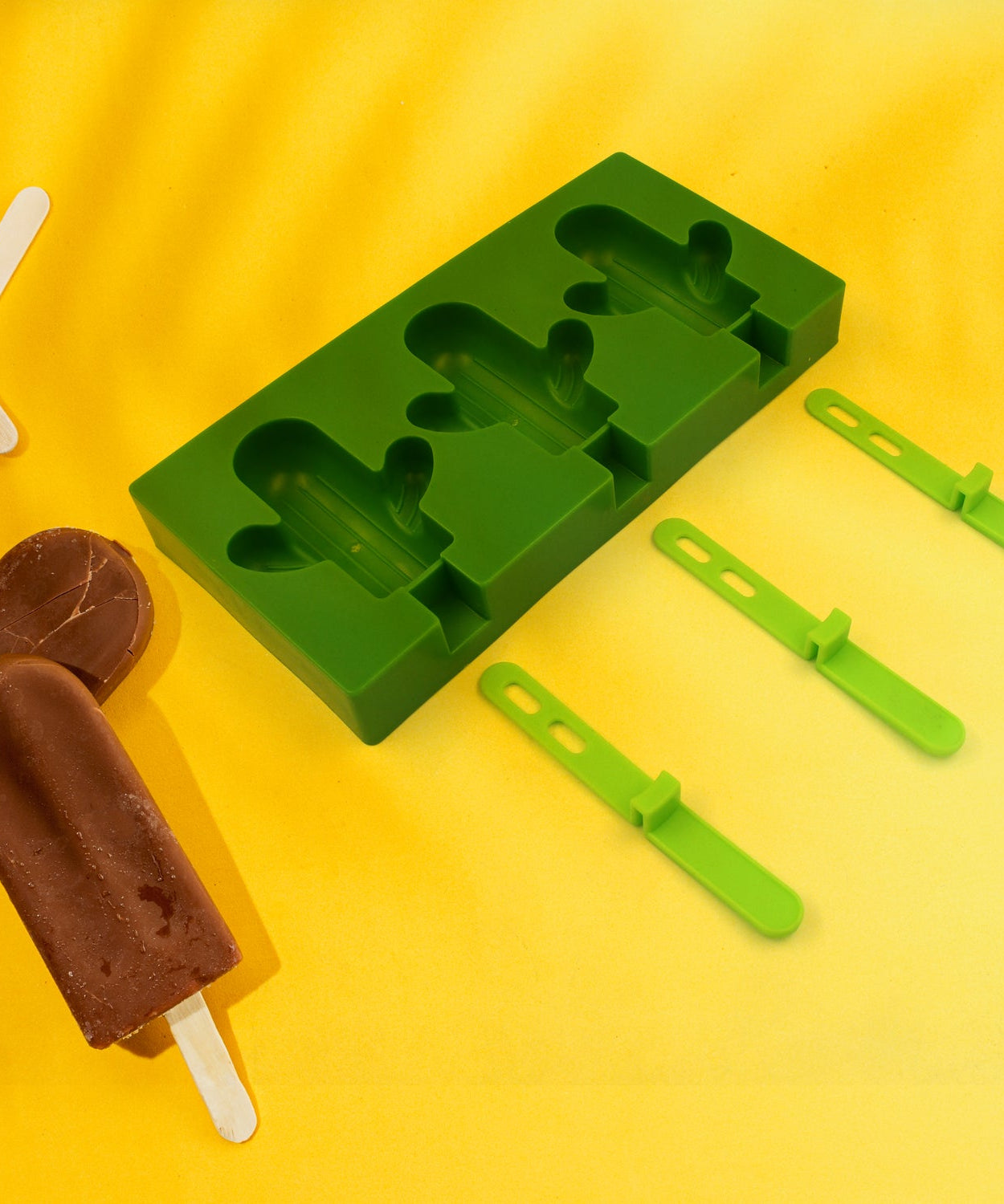 Ice Cream Mould sicle Mold, Cactus Shape Ice  Molds Homemade sicle for DIY Ice sicle, 3-Cavity Summer Food Kitchen Tools (1 Pc)
