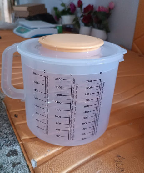 Plastic Baking Measuring Cup 2.5L Measurement with Scale Kitchen Pouring Cup