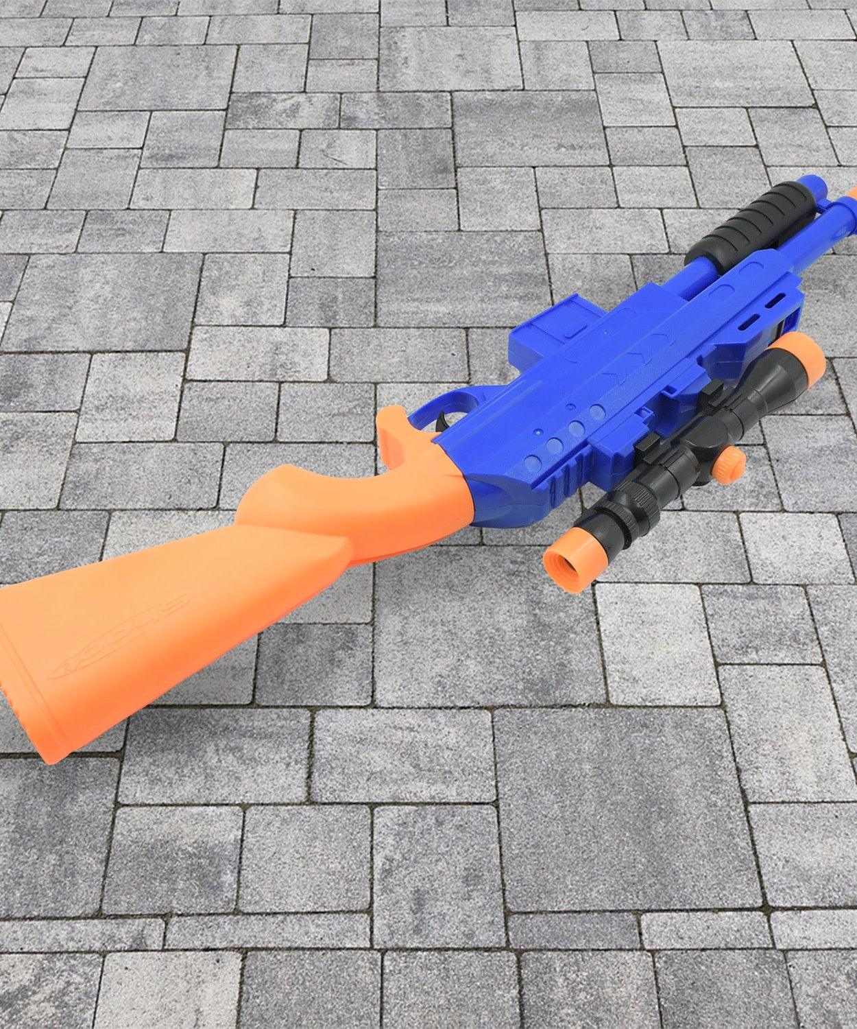 Kids' toy gun with arrows and shooting mechanism