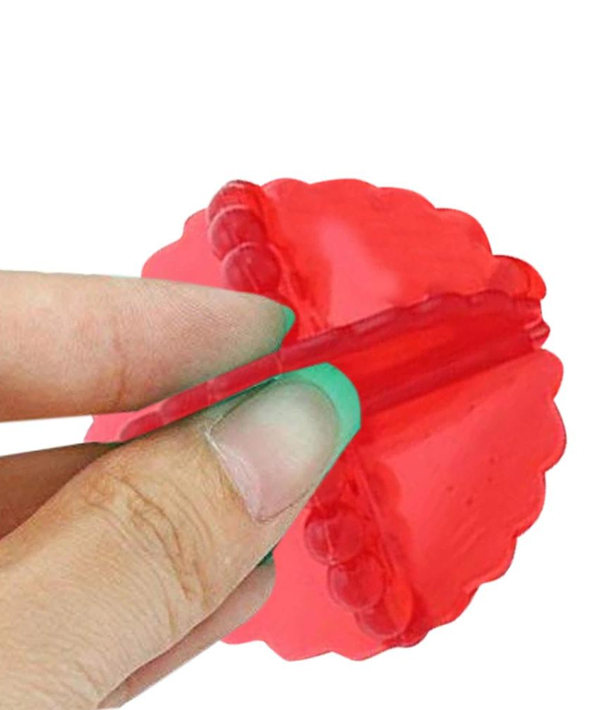 Set of laundry balls for washing without soap.