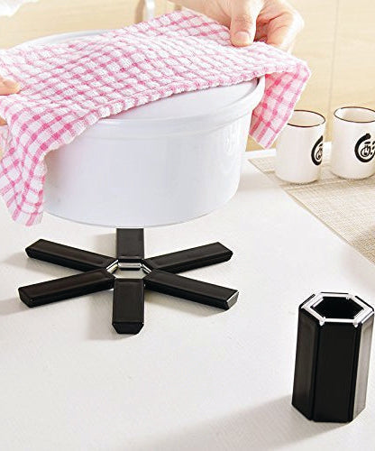 Versatile non-slip hot mat for kitchen, foldable and heat-resistant.