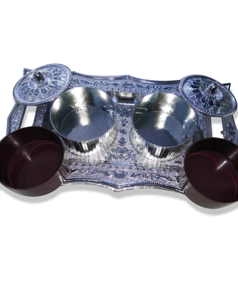 Serving tray with separate compartments for spices.