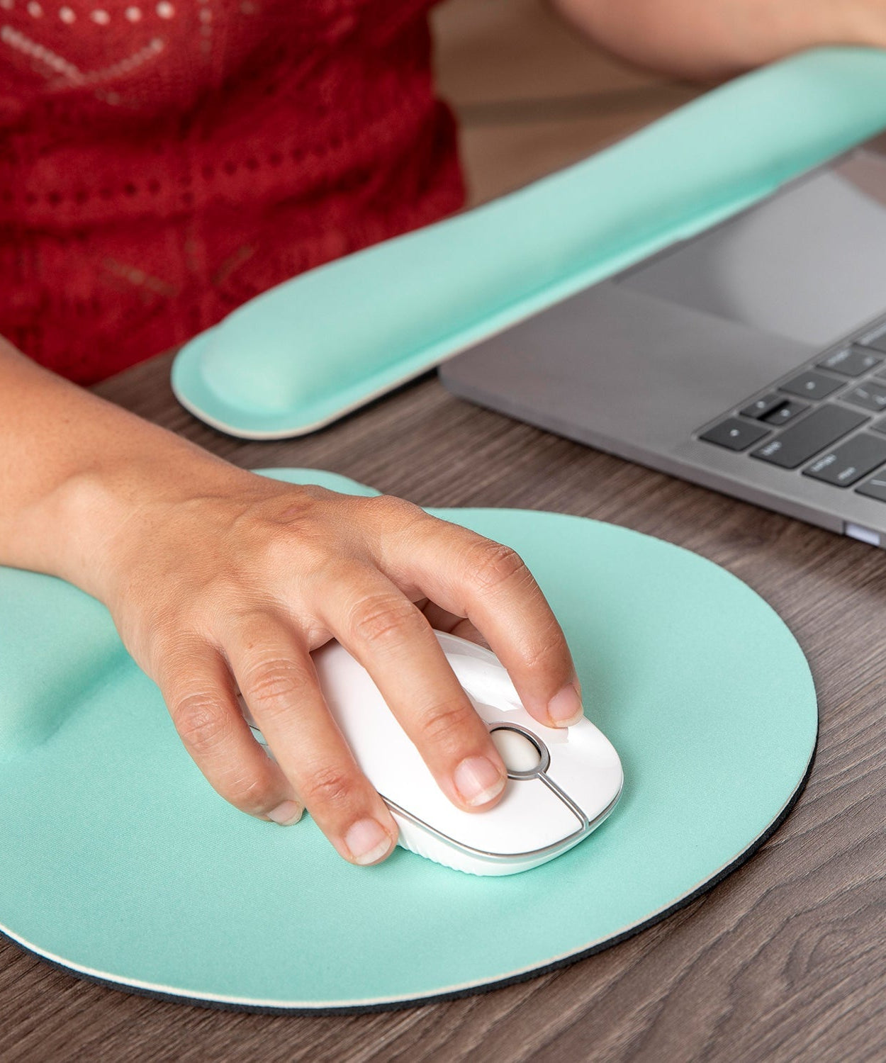 Mouse pad with built-in wrist support, close-up