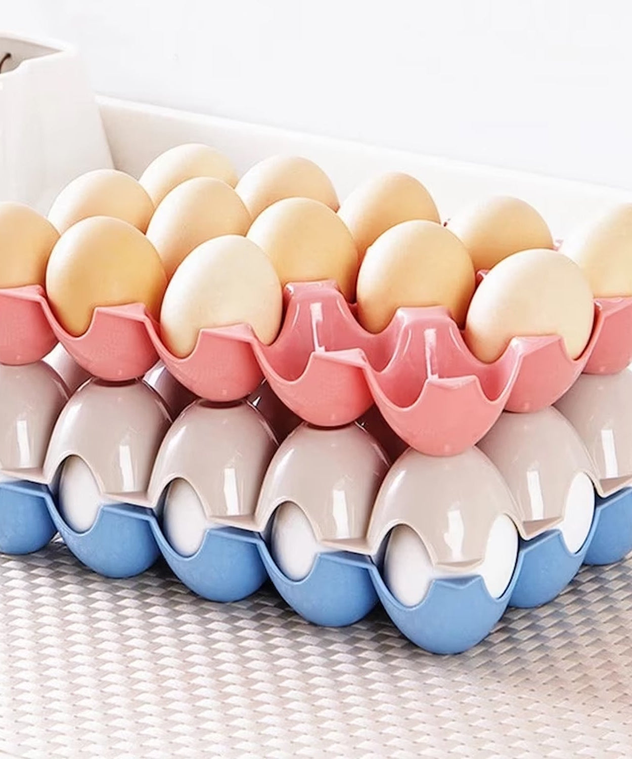 Storage container for eggs