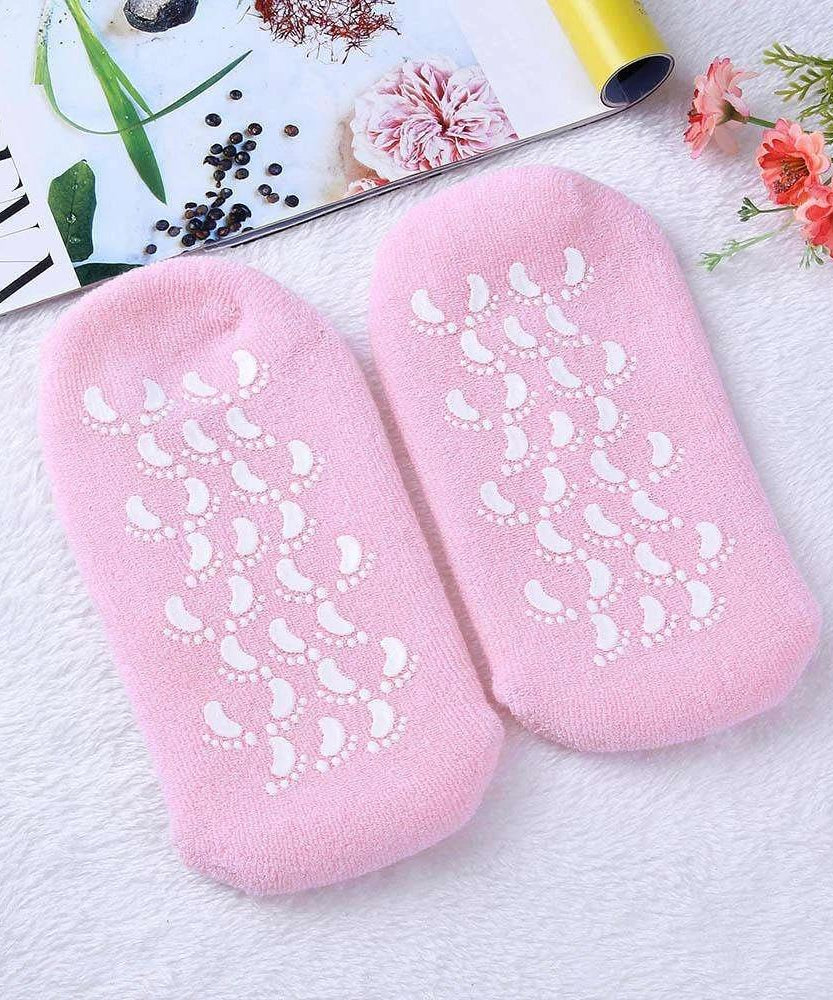 Gel socks for moisturizing and repair.