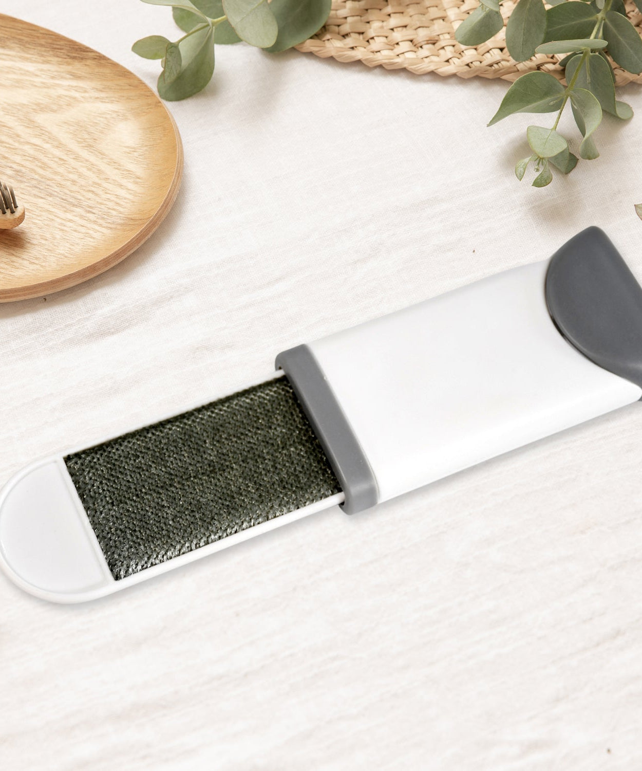 Electrostatic hair brush