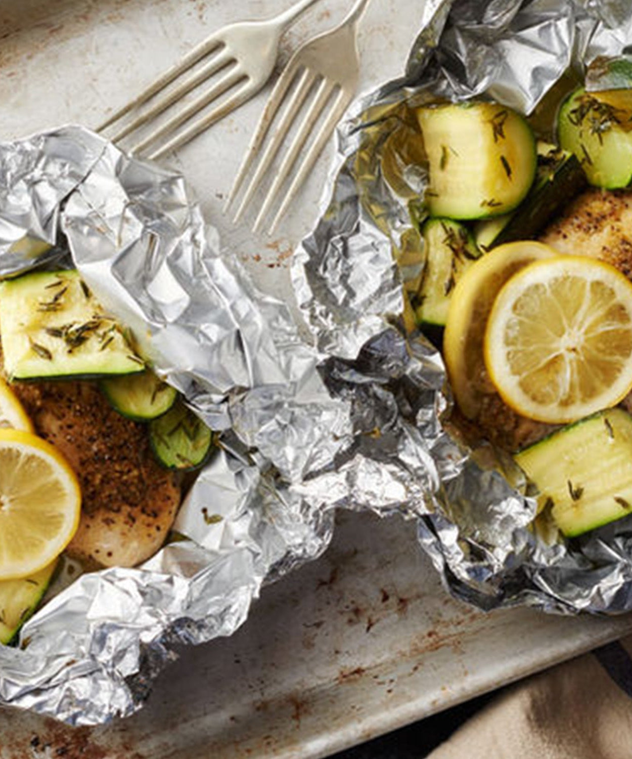 Heavy duty aluminum foil roll, thick and suitable for baking