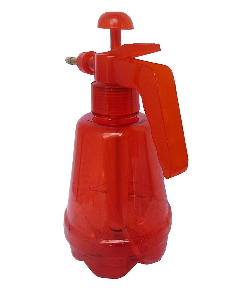 Manual garden sprayer, 1.5 liter capacity.