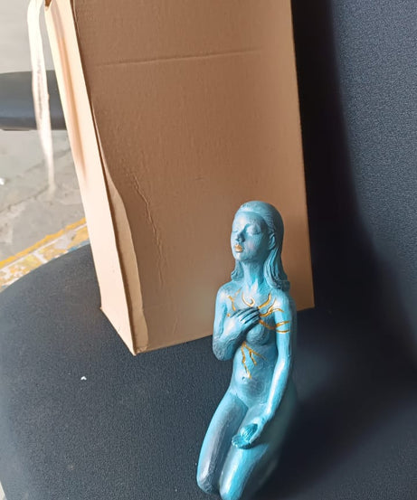 Elegant Resin Kneeling Woman Decorative Statue (1 Pc)