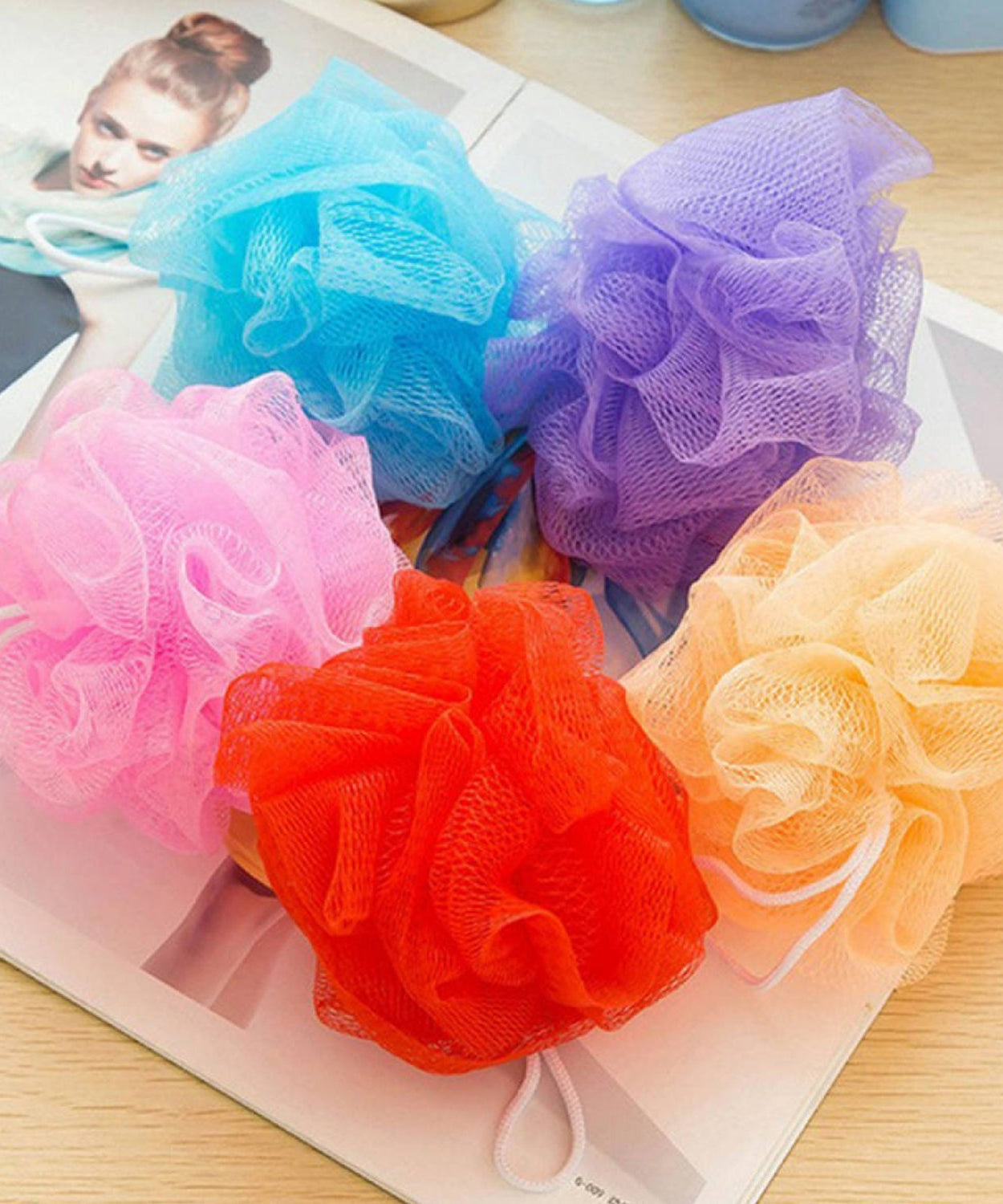 Set of 6 bath sponges, ideal for body scrubbing and lathering.