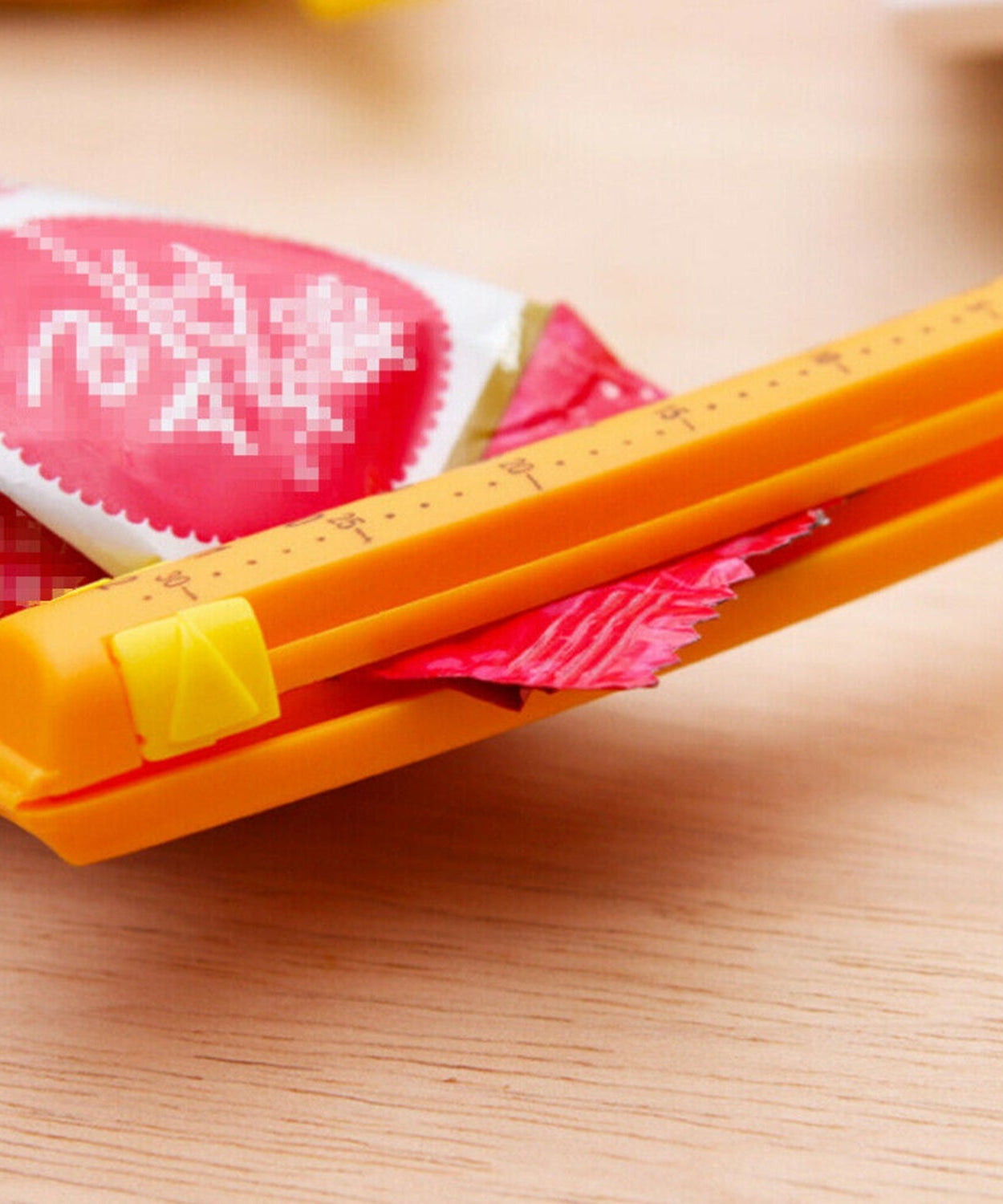 Convenient food sealing clips for maintaining freshness and preventing contamination.