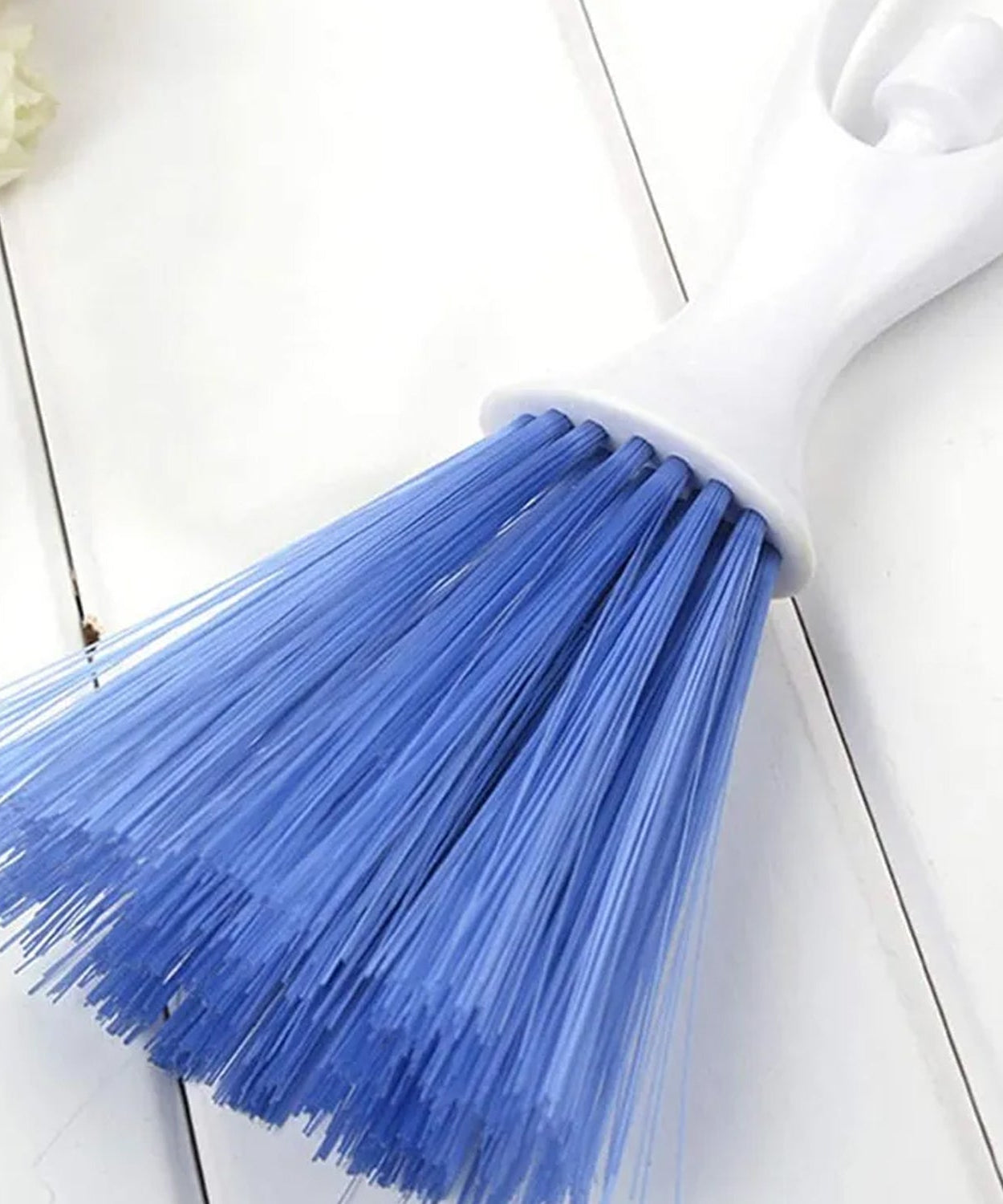 Dustpan set for easy cleaning and dirt removal from floor surfaces