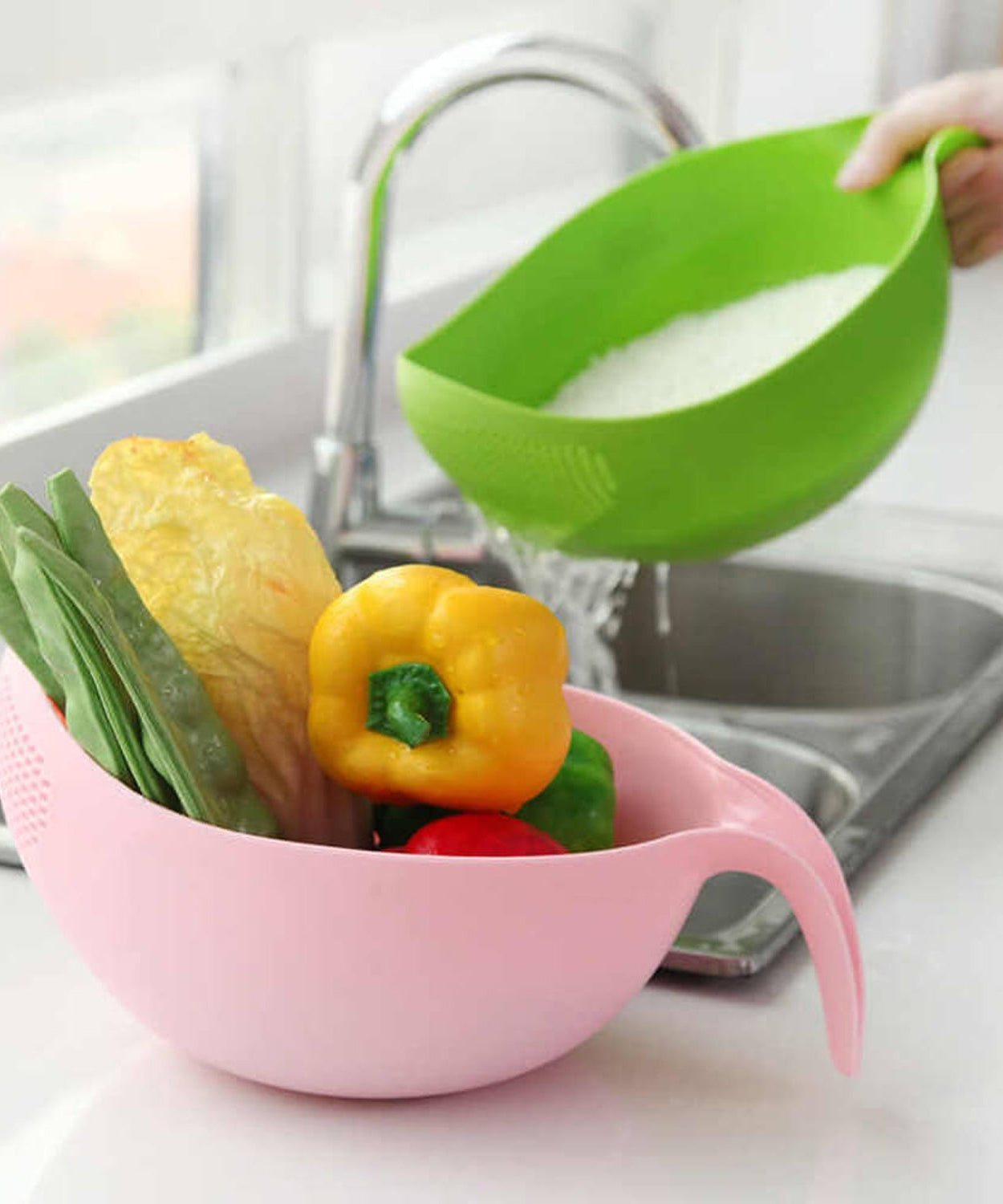 Drain basket with handle for easy food straining