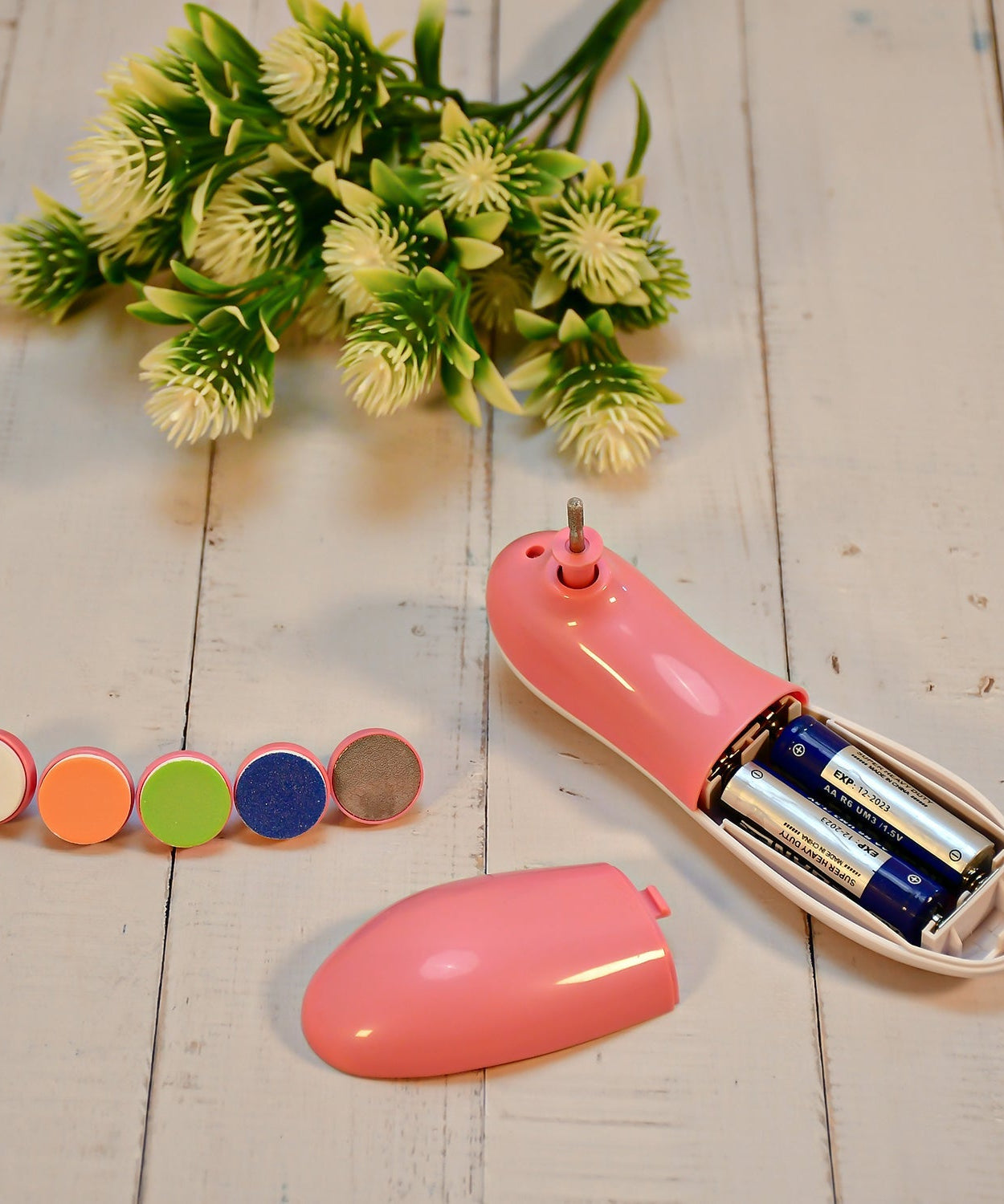 Portable electric nail trimmer for newborns