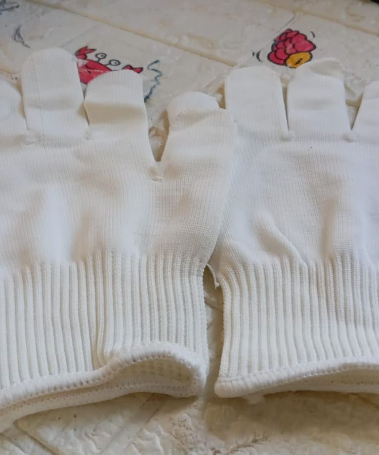 Safety gloves with heat and cut protection