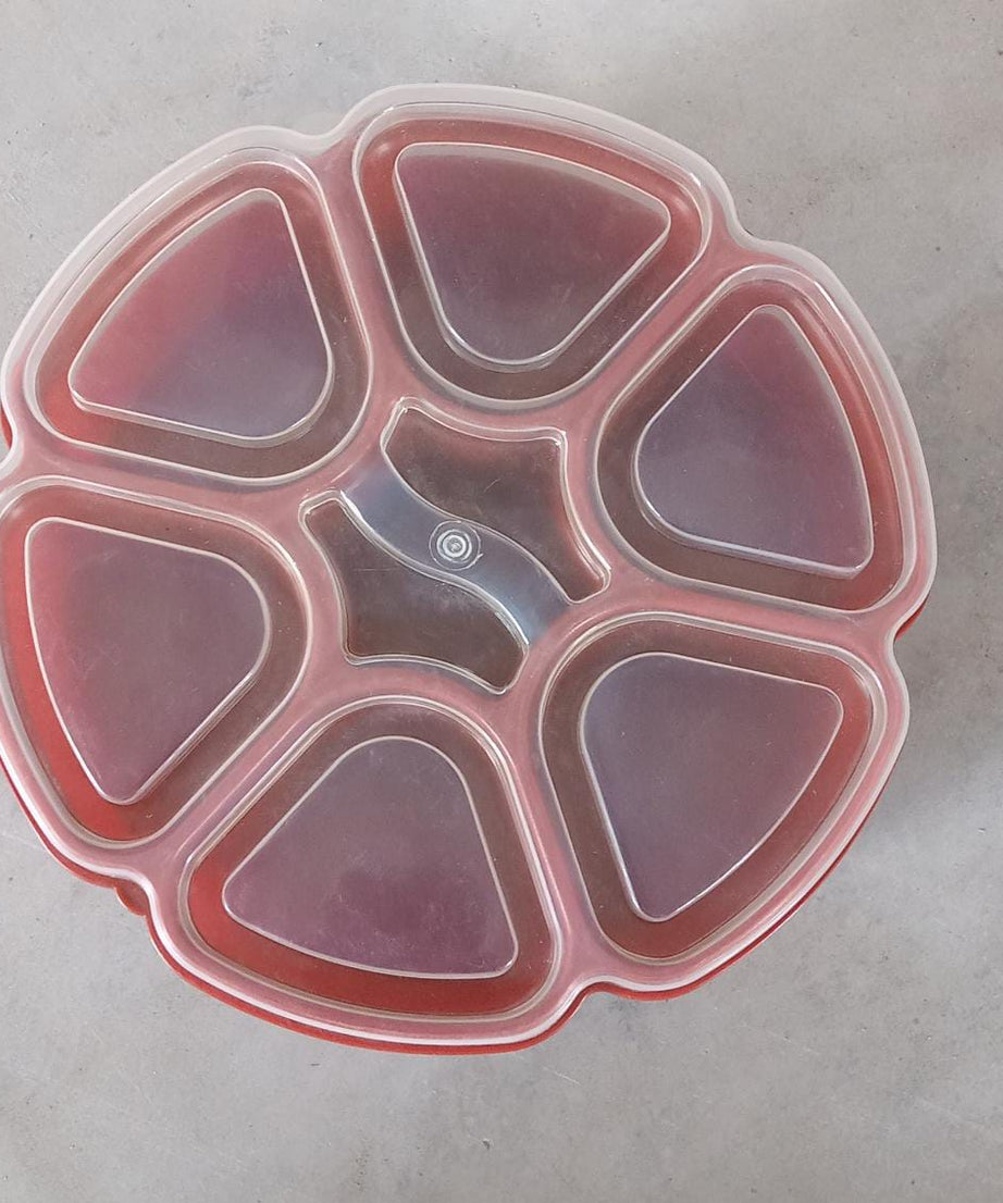 Spice box with multiple compartments