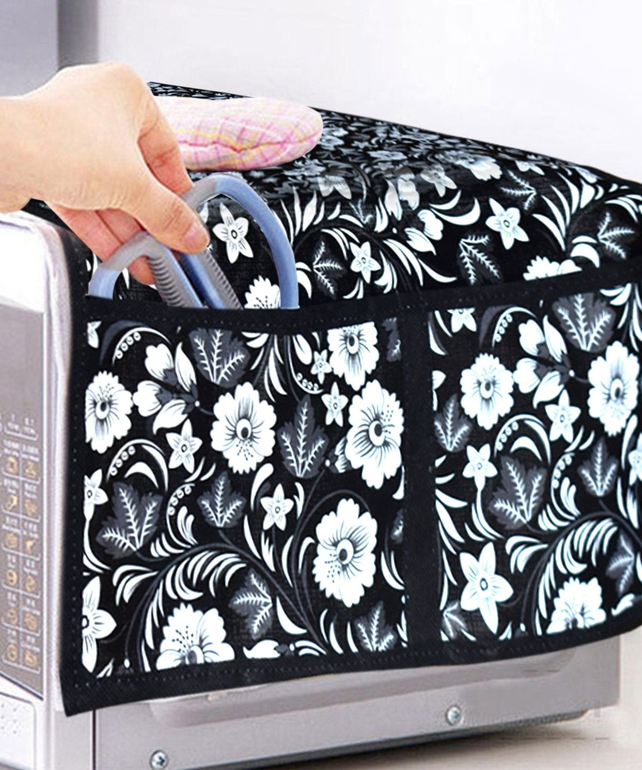 Cover with four utility pockets.