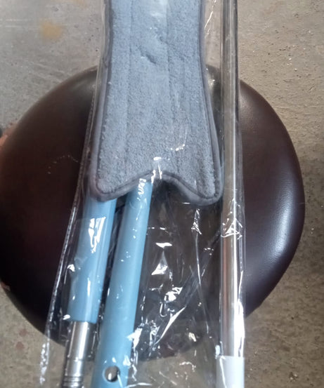 Flat hand mop with easy squeeze feature for versatile cleaning