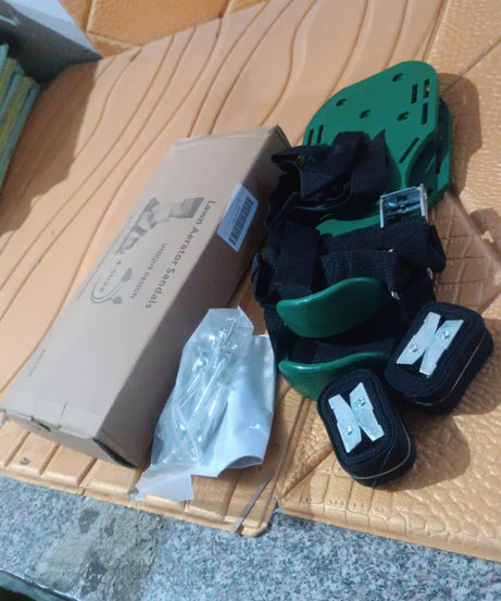 Lawn Aerator Spiked Sandals – Green Studded Garden Grass Shoes (1 Pair)