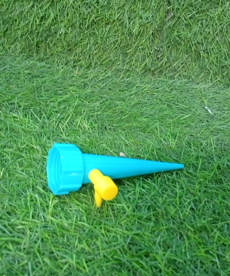 Adjustable Plant Watering Spikes with Slow Release Valve