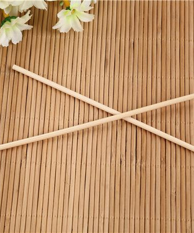 Bamboo BBQ skewers for camping and barbecue, 20 cm size.