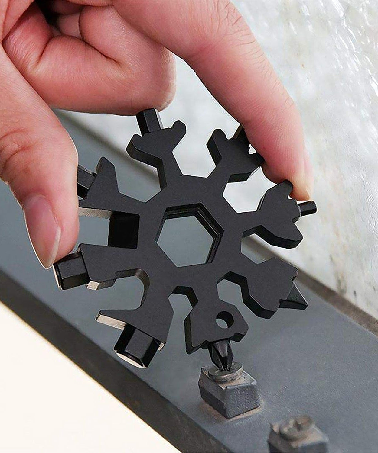 Durable 18-in-1 Snowflake Multi-Tool – Portable Bottle Opener, Phillips Screwdriver & Wrench Kit