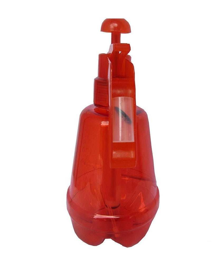 Garden sprayer with 1.5 liter capacity.