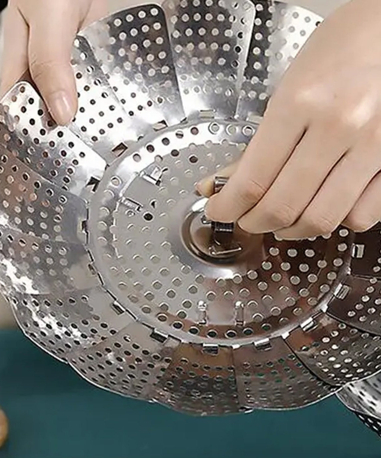 Multi-functional folding basket for drying dishes and steaming.