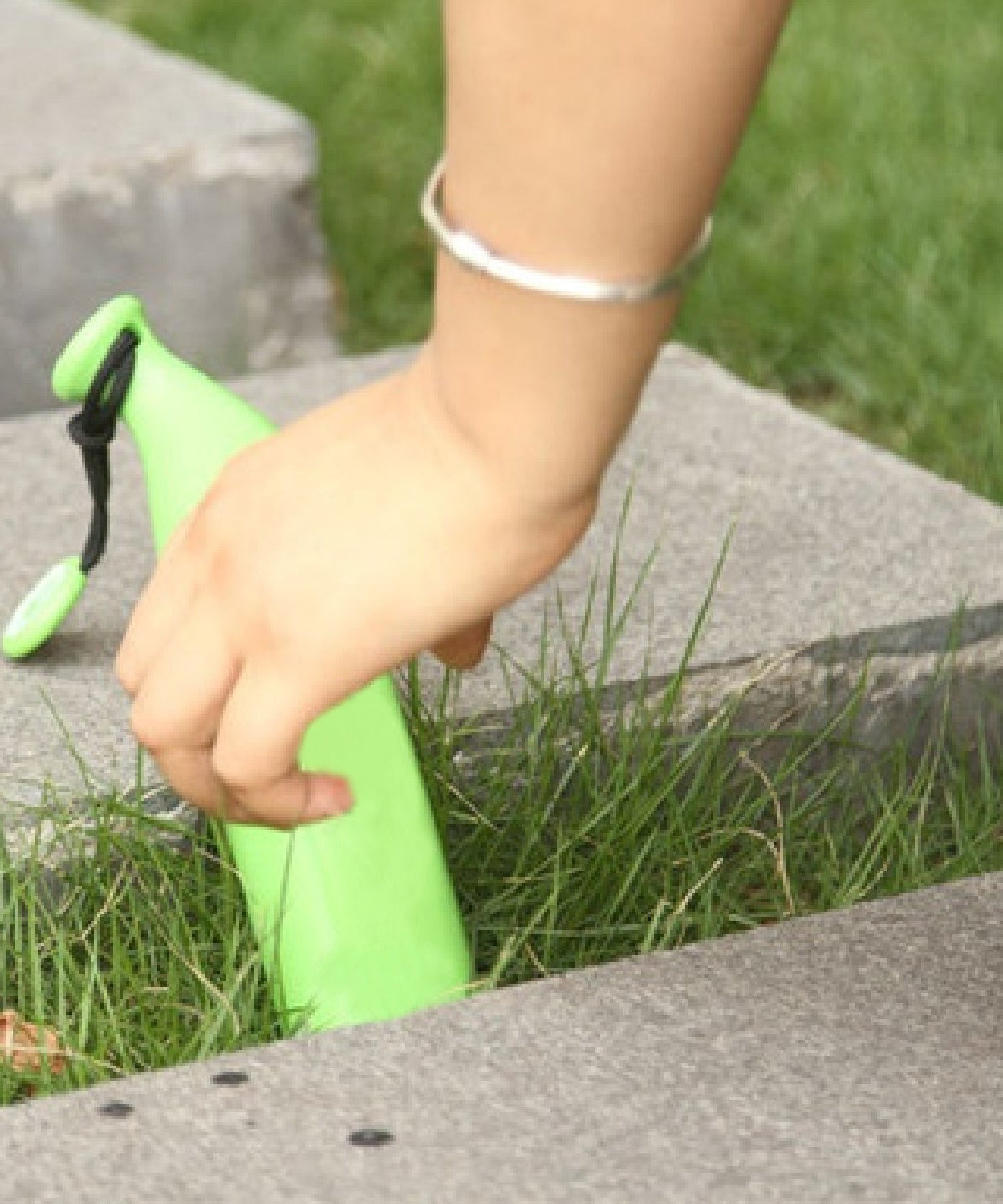 Banana-shaped mini umbrella, foldable design, stylish and compact.