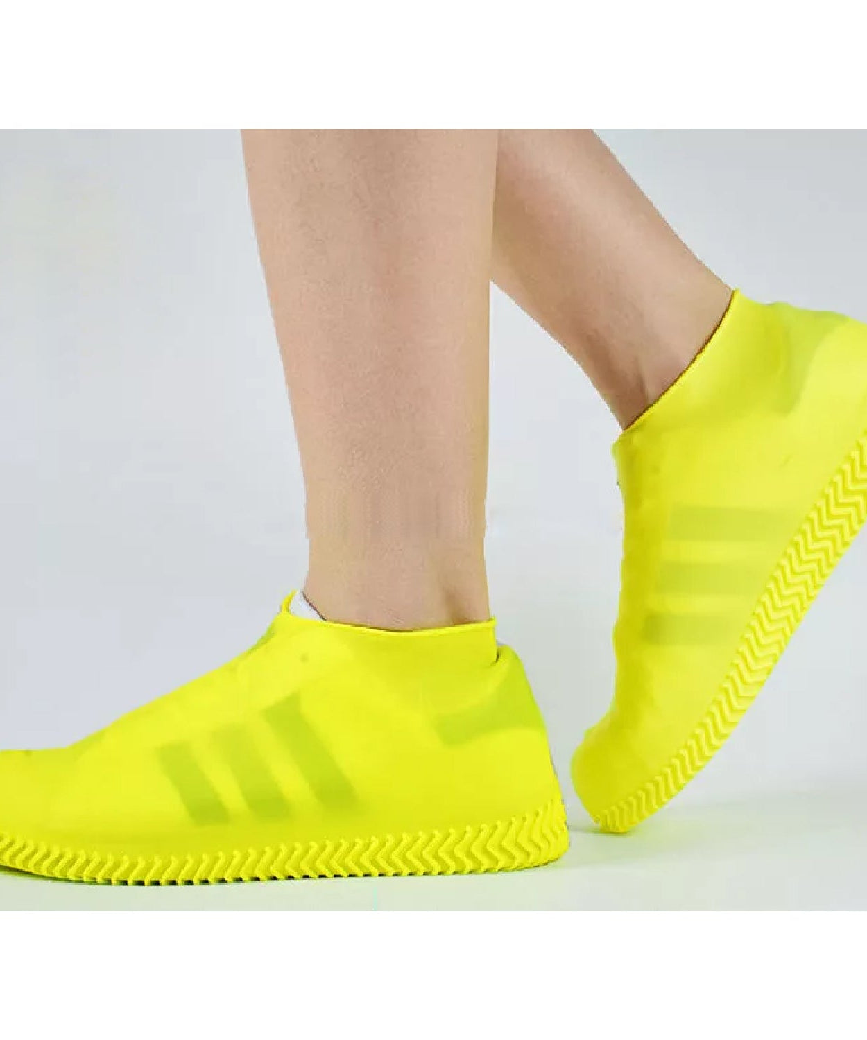 Waterproof silicone shoe covers, small and effective