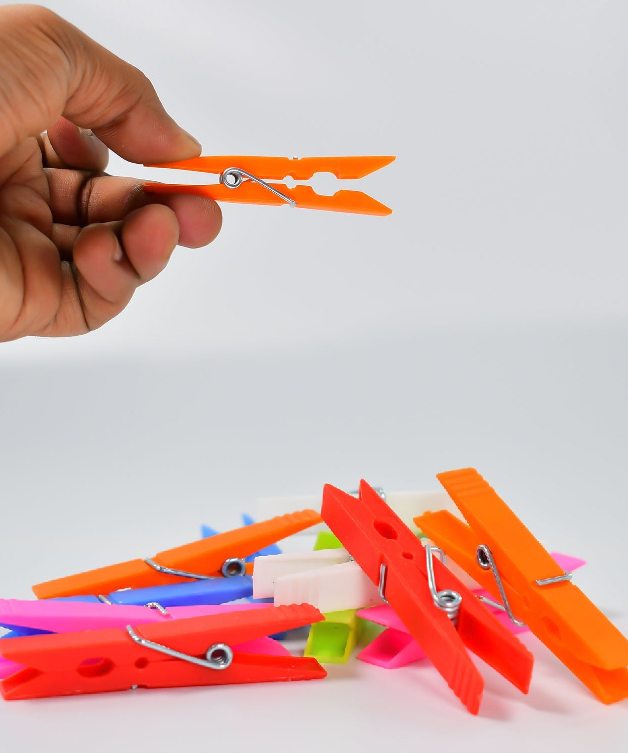 144-piece set of versatile cloth clips