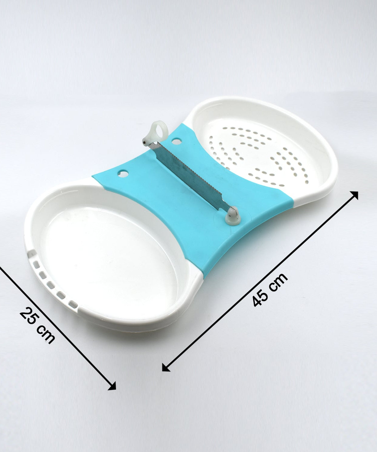 Space-saving cut and wash tool, perfect for easy vegetable and fruit prep.