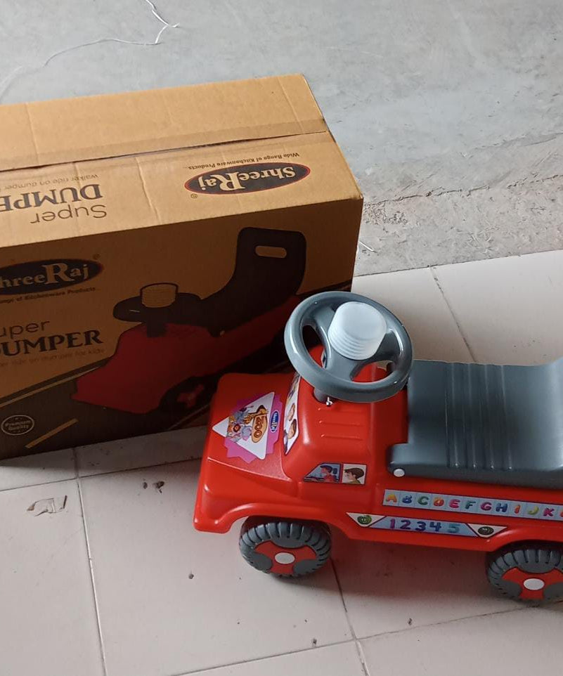 Kids ride-on truck with musical features