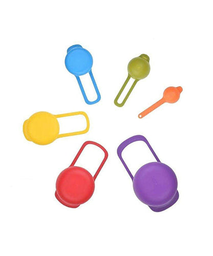 Set of plastic measuring spoons with multiple sizes