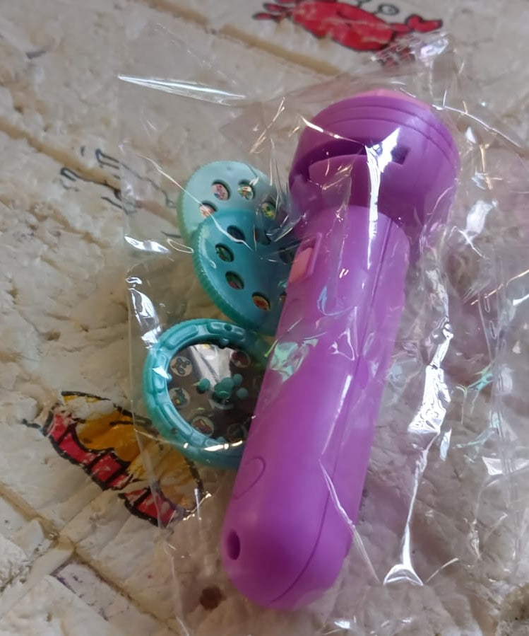 Kids' mini slide projector with torch