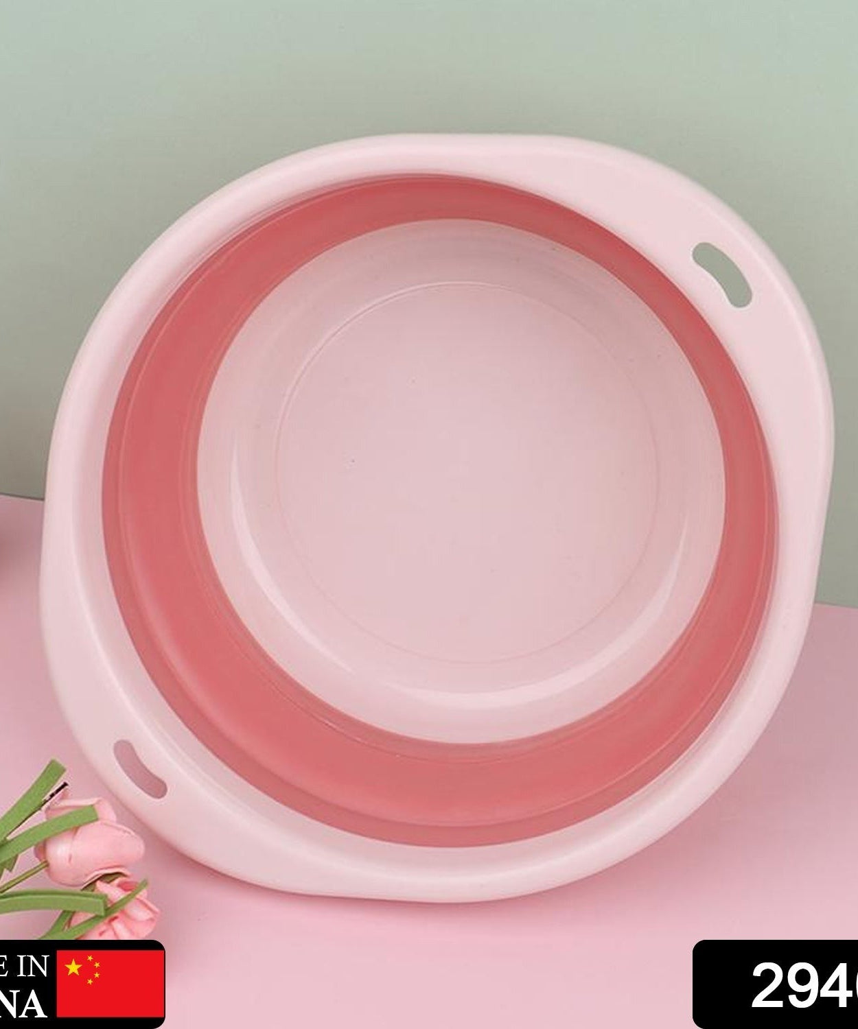 Portable folding tub with hanging hole