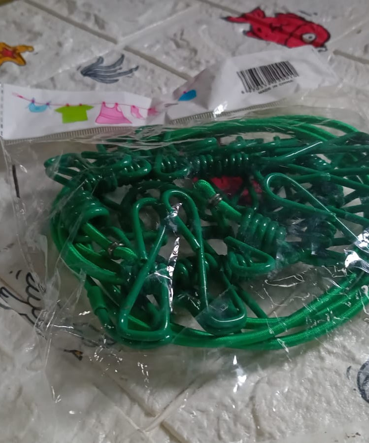 Elastic clothes line with metal clips