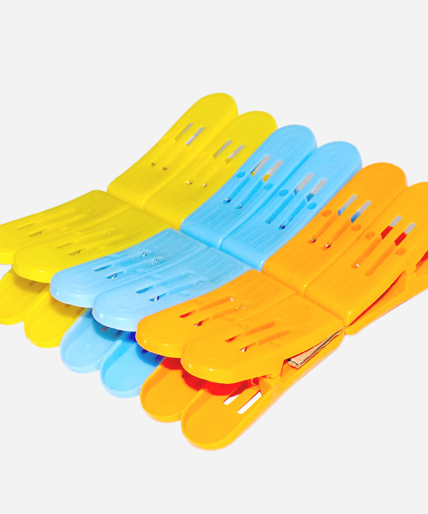Double pin plastic clips in multicolour for strong cloth holding.