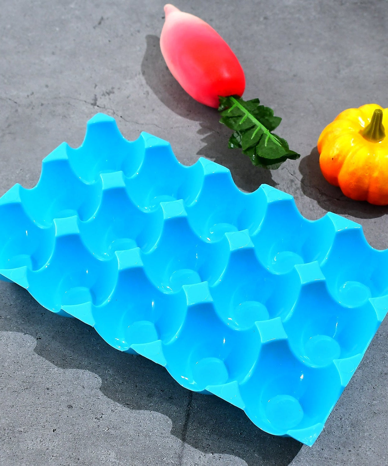 Egg tray with 15 egg slots