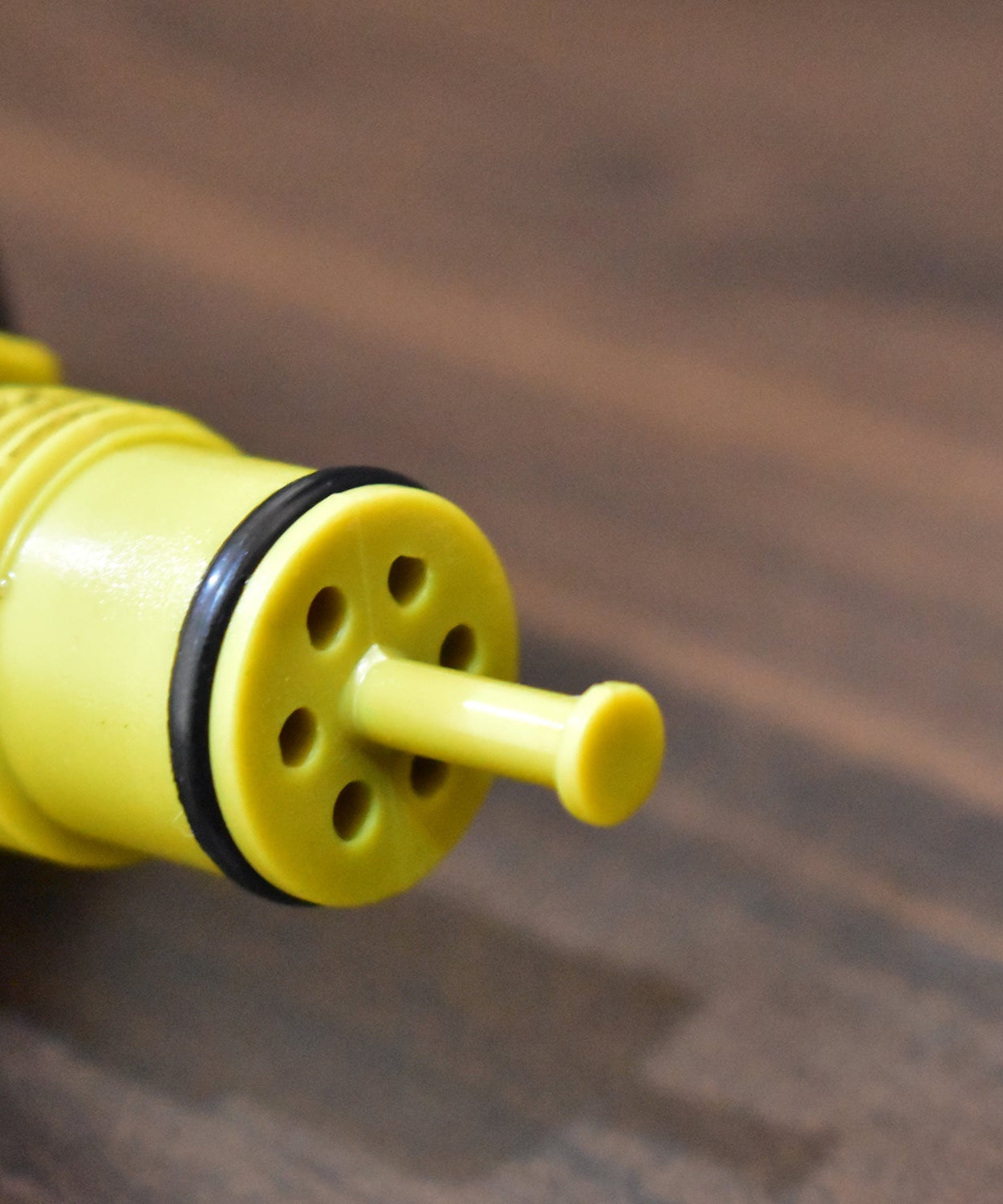 Gold colored trigger nozzle for hoses, durable and lever-operated for water.