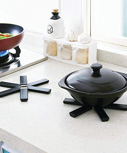 Foldable heat-resistant kitchen hot mat with non-slip design.