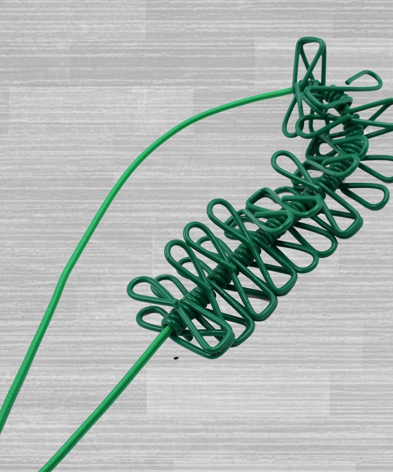 Portable clothes drying rope with clips