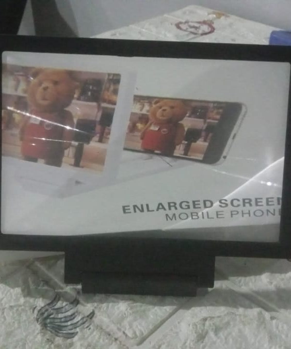 Mobile phone screen expander, enhances viewing experience with 3D effect