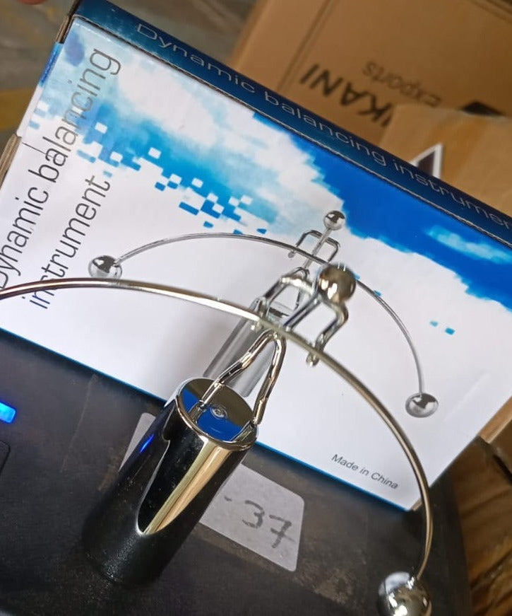 Metal pendulum balance toy