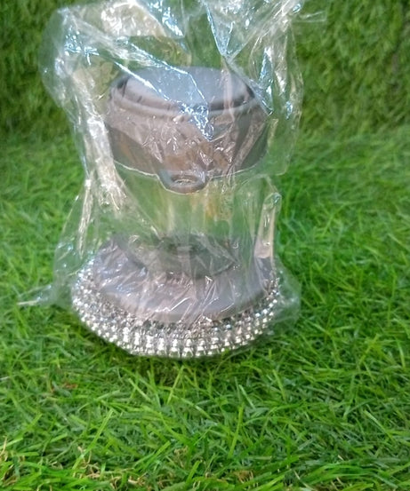 Ergonomic dish brush with soap dispensing feature, perfect for cleaning plates and utensils