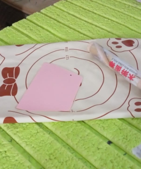 3 In1 Silicone Baking Mat With Wooden Belan & Cake Scraper (3 Pcs Set / 65×45 CM)