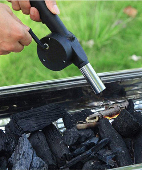Hand crank fan for easy charcoal grill ignition.