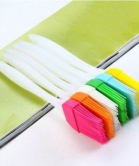 4pc kitchen tools set including spatula brush, oven glove, egg yolk separator, and paper cups.