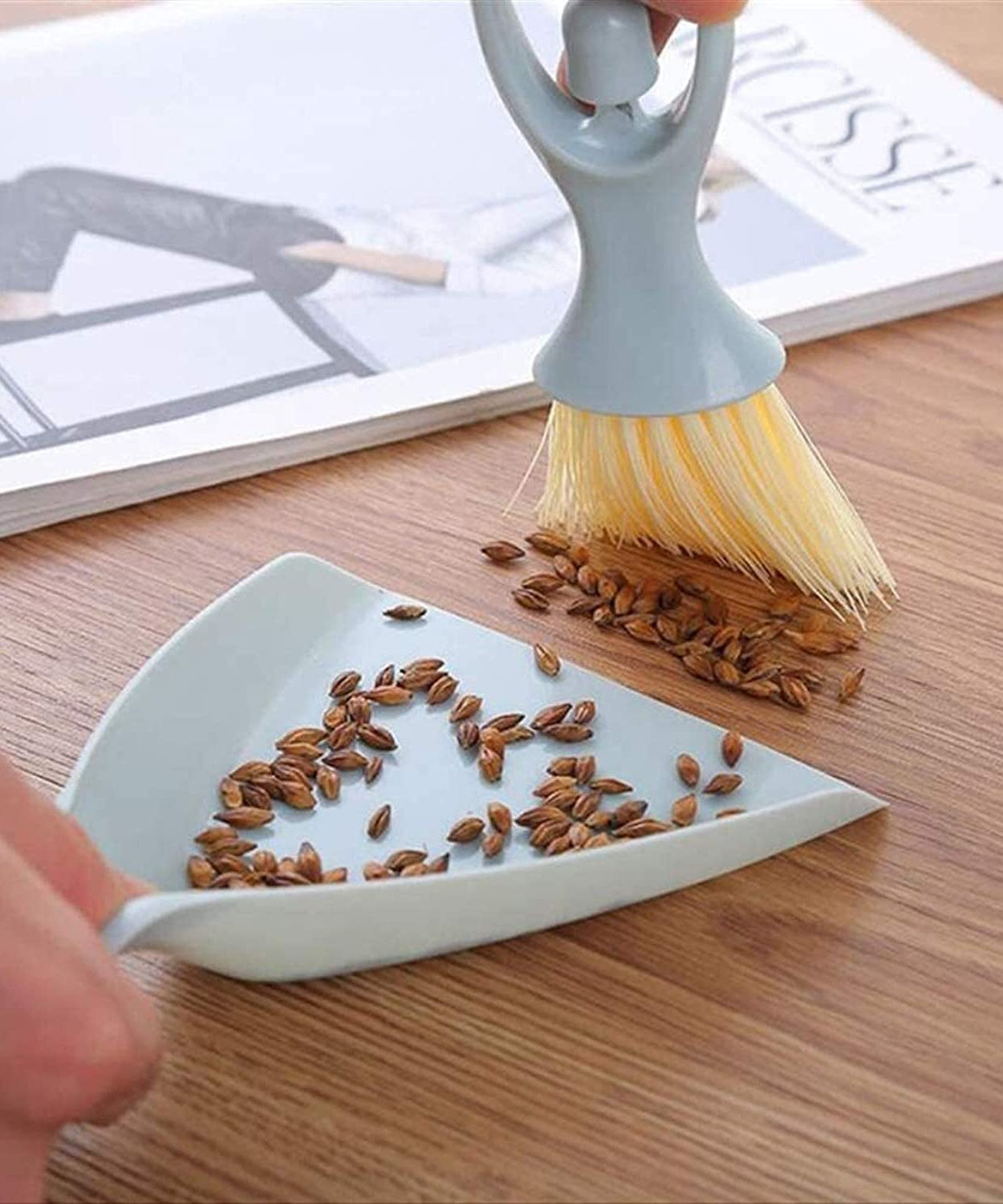 Durable dustpan set for cleaning various floor surfaces